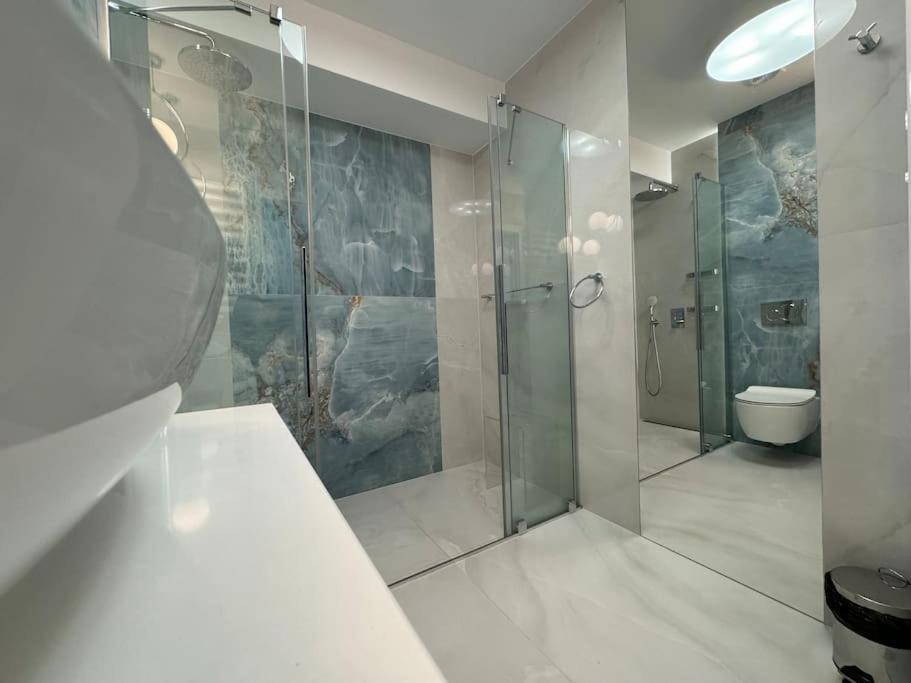 Luxuriously Decorated In A Calm District Of Apartament *