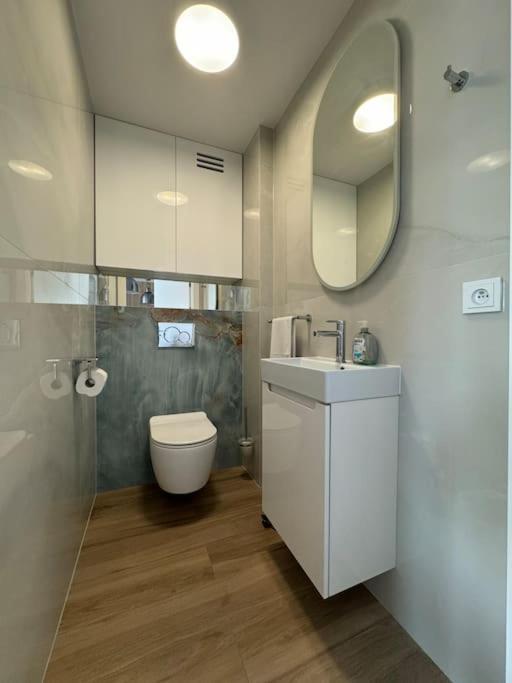 Apartament Luxuriously Decorated In A Calm District Of
