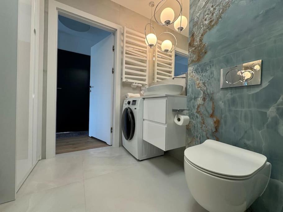 Luxuriously Decorated In A Calm District Of Apartament